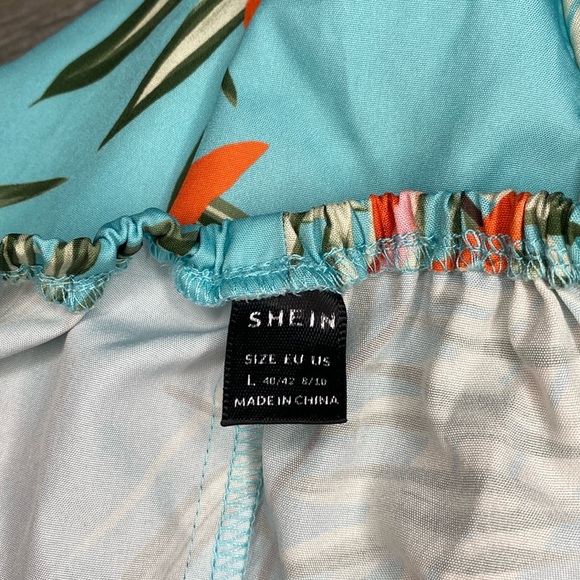 🌸Tropical Dress with side slits and tie back sexy fun for vacation size large - Picture 3 of 7